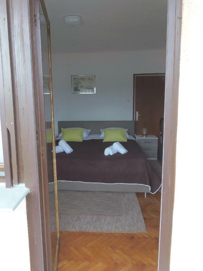 Apartments Branko Вели Рат Екстериор снимка